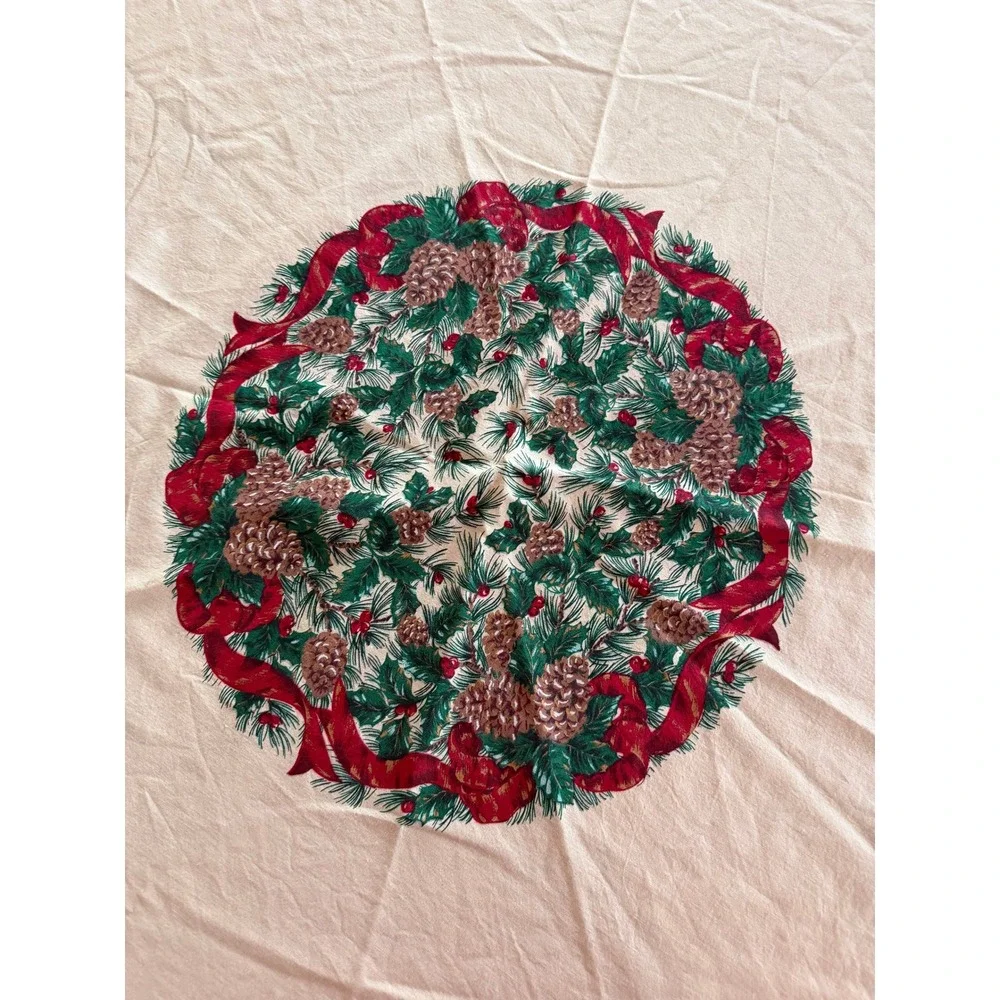 VTG Unbranded Christmas Round Tablecloth 70